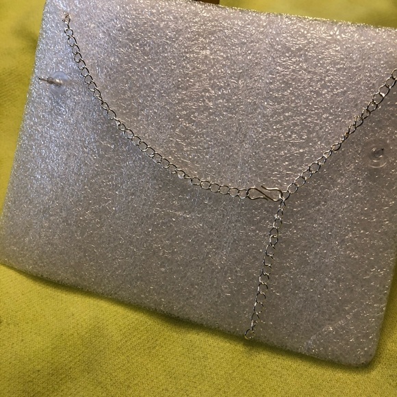 New Necklace with earrings - Picture 7 of 7